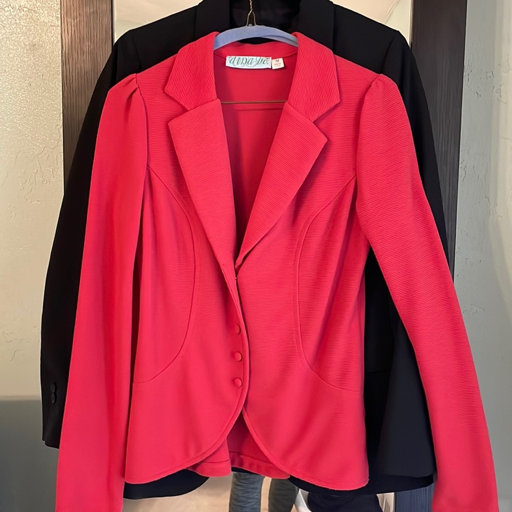 Dina be size medium fitted blazer, like new